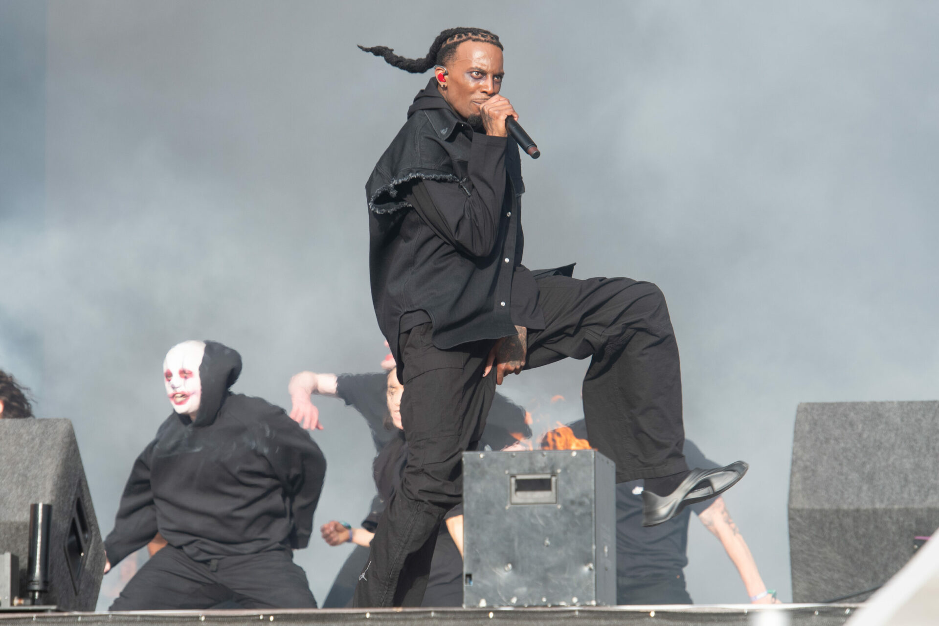 Playboi Carti Unfazed By Fall During Wireless Festival Performance 