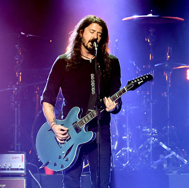 Dave Grohl Honors Foo Fighters' Taylor Hawkins At Wembley Show Easytome